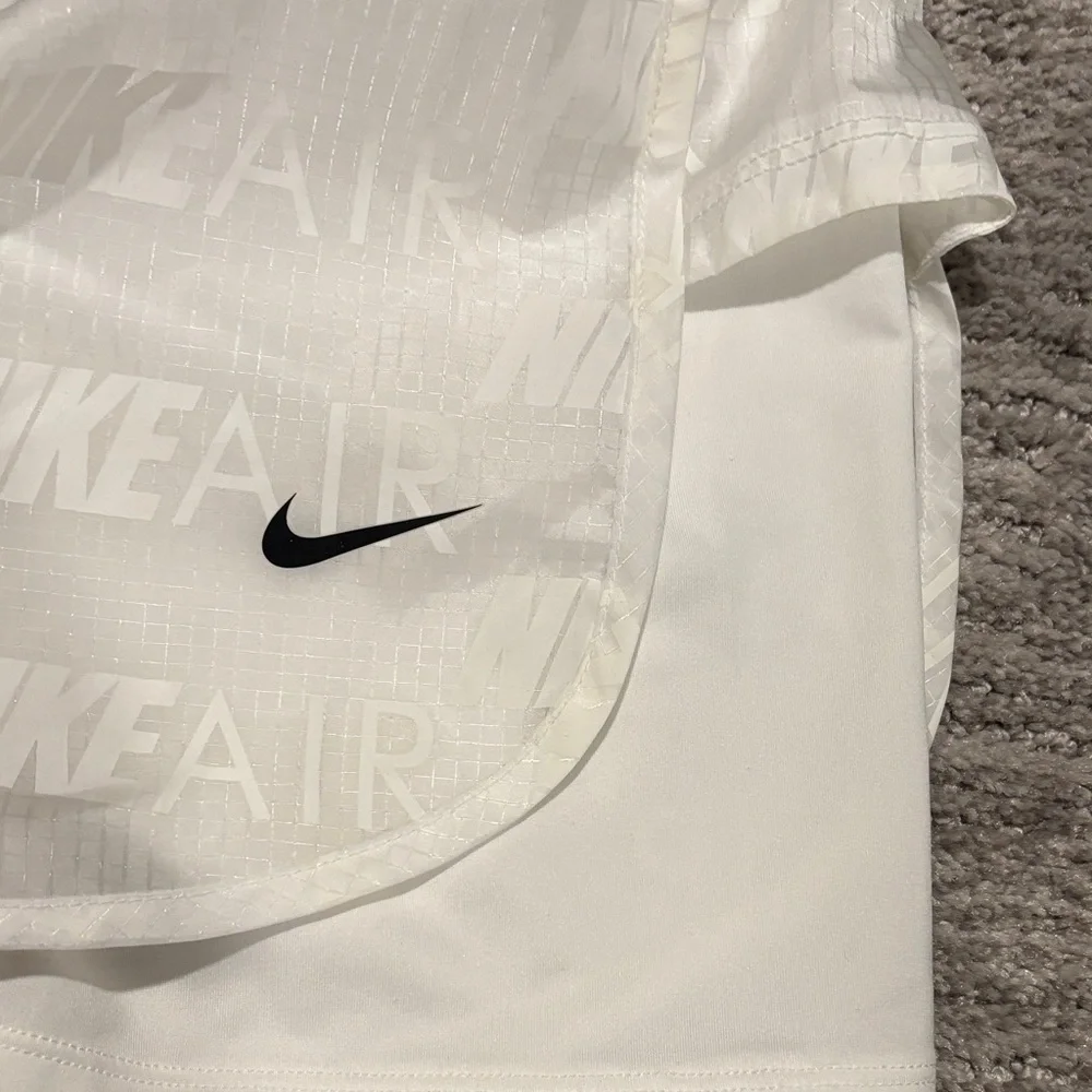 Nike Air Women's 2in1 Running Shorts 3” AQ5634-100 White Size S - Picture 5 of 6